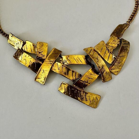 Rectangular gold tone geometric statement necklace - Picture 3 of 9